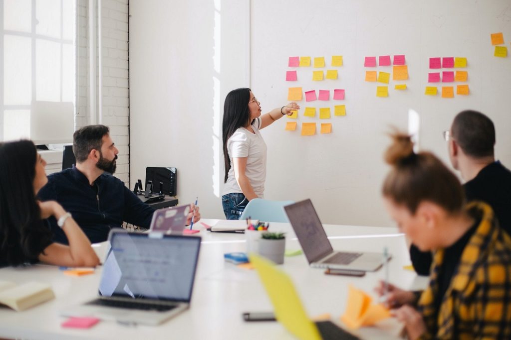 jason-goodman-Oalh2MojUuk-unsplash Work meeting with sticky notes